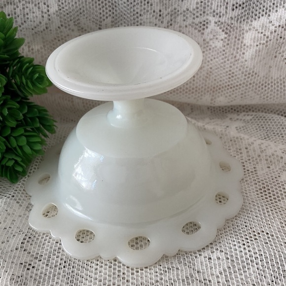 Vintage Anchor Hocking Milk Glass Pierced Circle Pedestal Dish - Picture 3 of 5